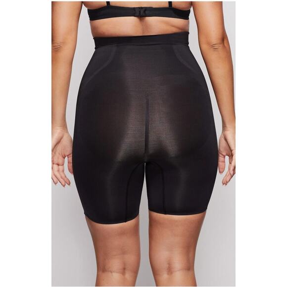 New with Tags Skims High Waist Bonded Shorts SZ M - Picture 3 of 8